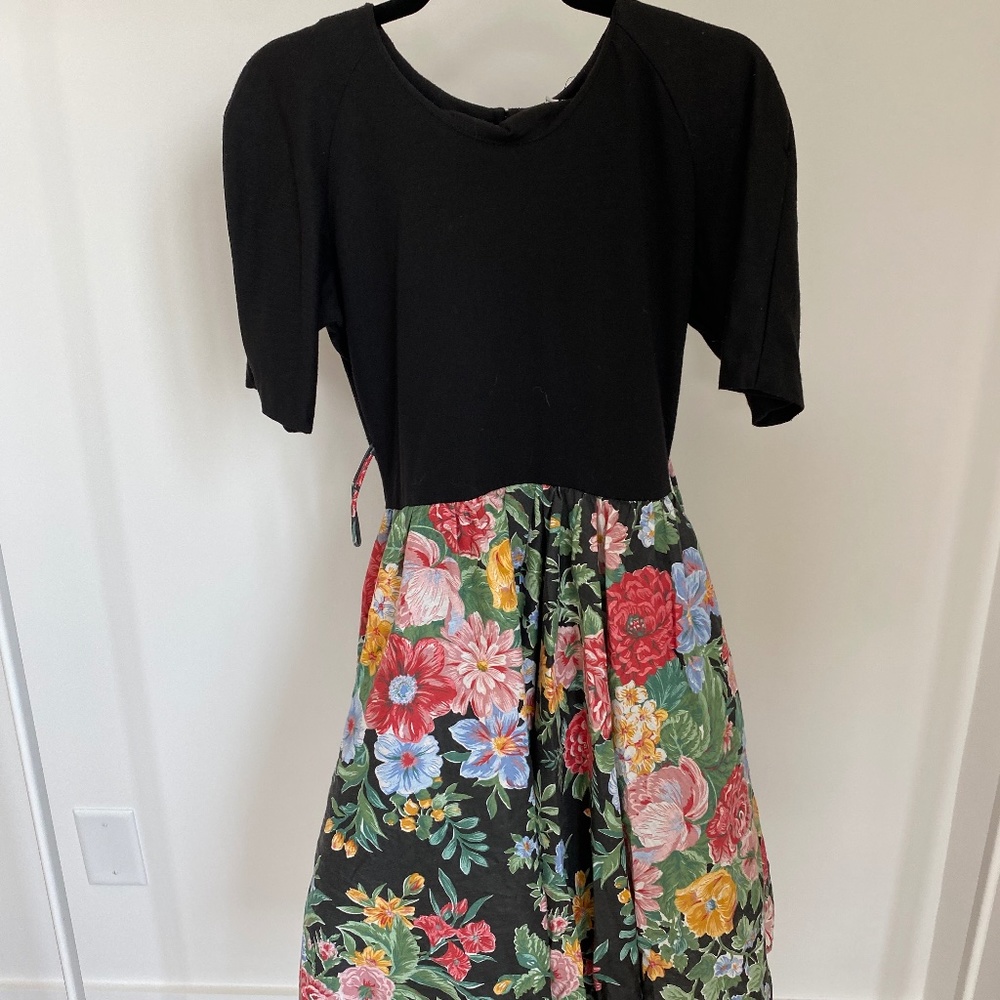 T Juniors Black and Floral Dress Size 5